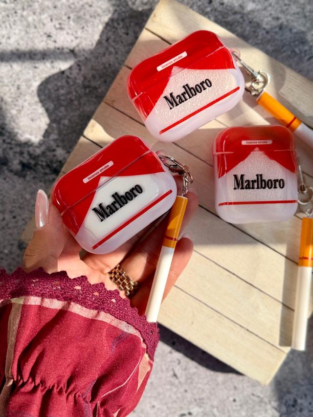 ایرپاد Marlboro Red با آویز سیگار